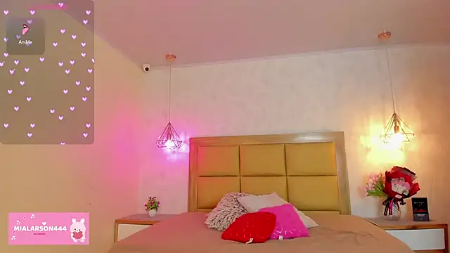 LARSONMIA online show from 2, 3, 2026