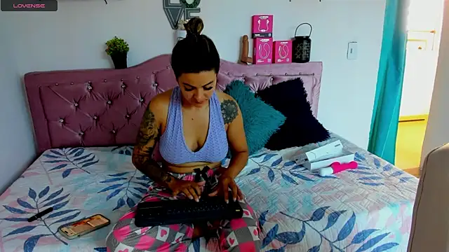 mia bigtits17 online show from 18, 7, 2026