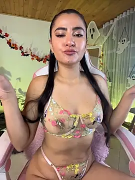 Snapshot of Violetta_kim1 chatting on 13, 10, 2025 Violetta kim1 online show from 13, 10, 2025