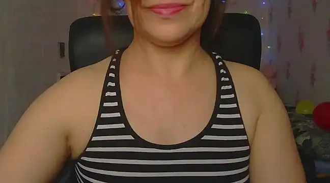 KittyyLaBeauty online show from 4, 3, 2025