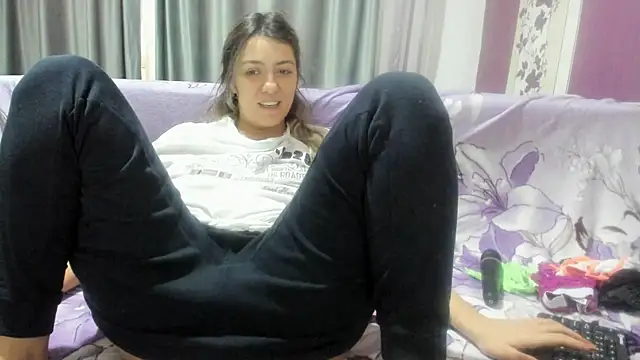 Snapshot of Dyana_Kaylinn chatting on 12, 12, 2024 Dyana Kaylinn online show from 12, 12, 2024