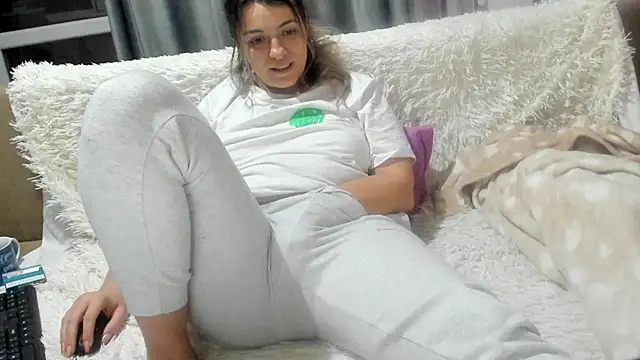 Snapshot of Dyana_Kaylinn chatting on 11, 1, 2025 Dyana Kaylinn online show from 11, 1, 2025