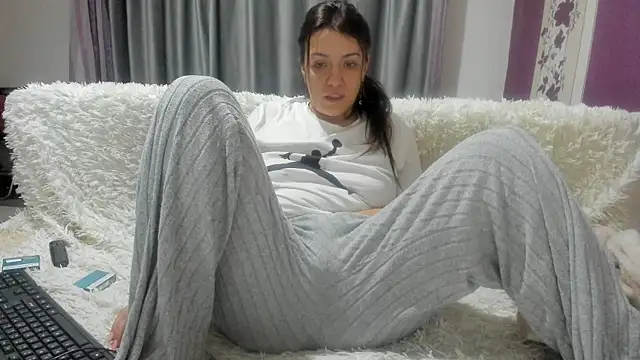 Snapshot of Dyana_Kaylinn chatting on 14, 2, 2025 Dyana Kaylinn online show from 14, 2, 2025