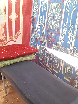 Snapshot of Burhade-- chatting on 17, 11, 2025 Burhade-- online show from 17, 11, 2025