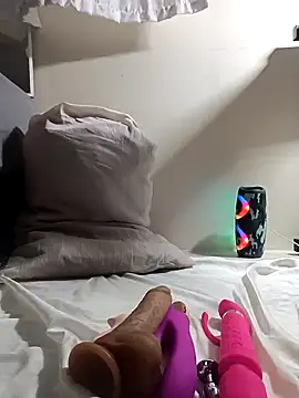 Snapshot of HEliza chatting on 2, 2, 2025 HEliza online show from 2, 2, 2025