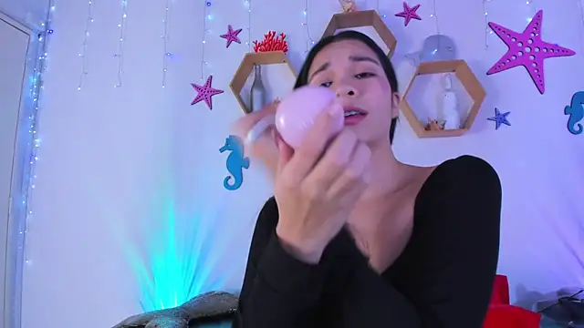 Emiily Parkerr online show from 18, 11, 2025