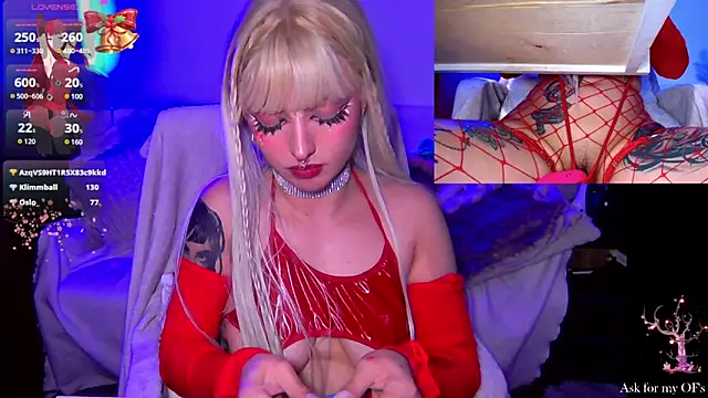 Snapshot of HollyDominic chatting on 21, 12, 2025 HollyDominic online show from 21, 12, 2025