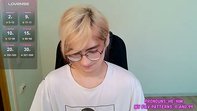 Snapshot of CuteYukiKun chatting on 3, 10, 2025 CuteYukiKun online show from 3, 10, 2025