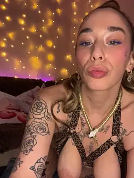 Chachou000 online show from 5, 3, 2025