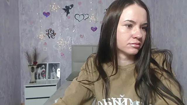 Snapshot of KaraCriegs chatting on 1, 3, 2025 KaraCriegs online show from 1, 3, 2025