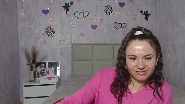 Snapshot of KaraCriegs chatting on 2, 3, 2025 KaraCriegs online show from 2, 3, 2025