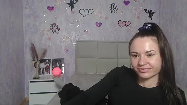 Snapshot of KaraCriegs chatting on 9, 3, 2025 KaraCriegs online show from 9, 3, 2025