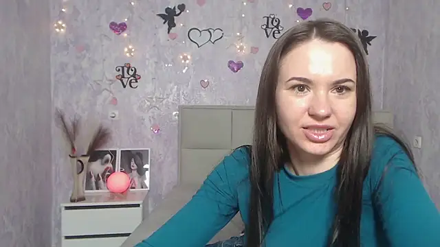 Snapshot of KaraCriegs chatting on 10, 3, 2025 KaraCriegs online show from 10, 3, 2025