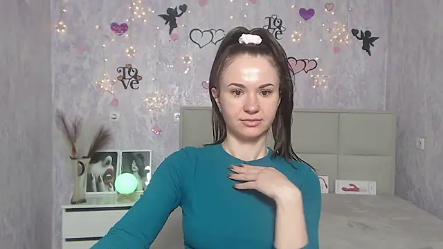 Snapshot of KaraCriegs chatting on 10, 3, 2025 KaraCriegs online show from 10, 3, 2025