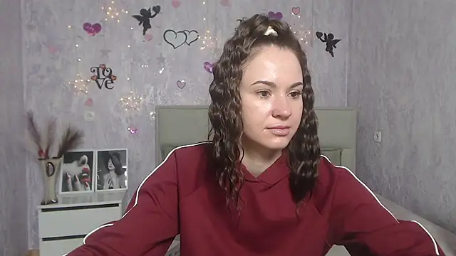 Snapshot of KaraCriegs chatting on 12, 3, 2025 KaraCriegs online show from 12, 3, 2025