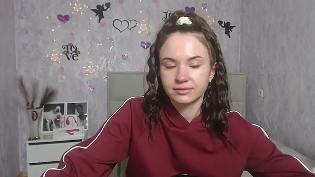 Snapshot of KaraCriegs chatting on 13, 3, 2025 KaraCriegs online show from 13, 3, 2025