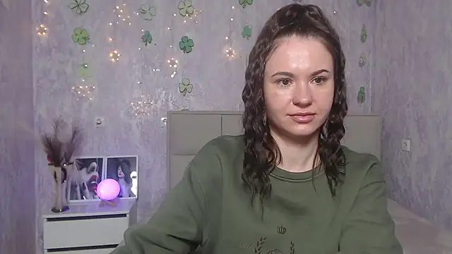 Snapshot of KaraCriegs chatting on 19, 3, 2025 KaraCriegs online show from 19, 3, 2025