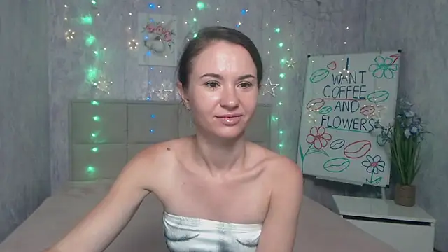 Snapshot of KaraCriegs chatting on 18, 9, 2025 KaraCriegs online show from 18, 9, 2025