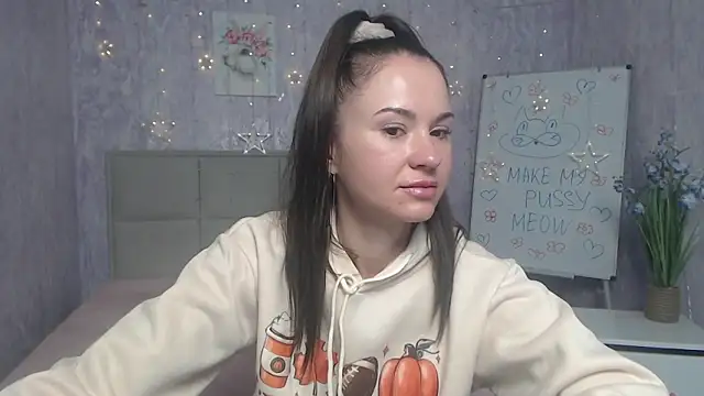 Snapshot of KaraCriegs chatting on 27, 9, 2025 KaraCriegs online show from 27, 9, 2025