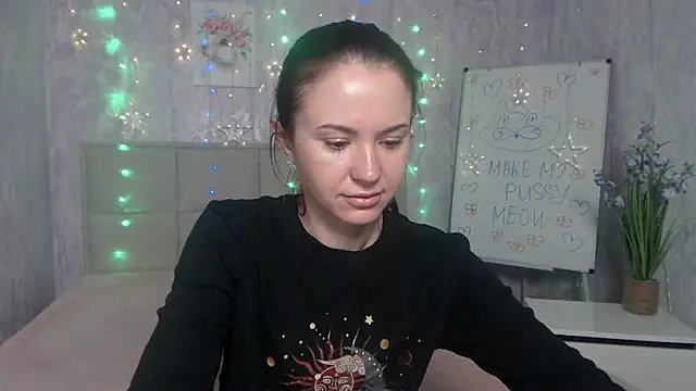 Snapshot of KaraCriegs chatting on 29, 9, 2025 KaraCriegs online show from 29, 9, 2025