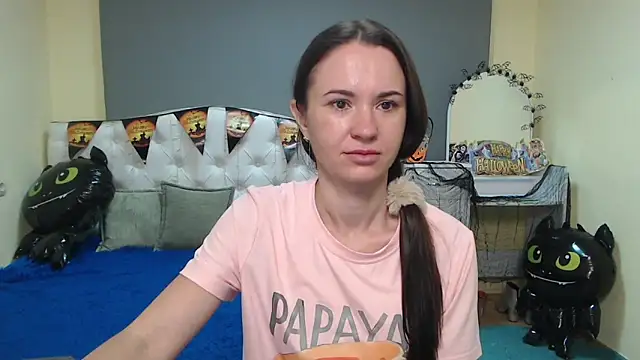 Snapshot of KaraCriegs chatting on 16, 10, 2025 KaraCriegs online show from 16, 10, 2025