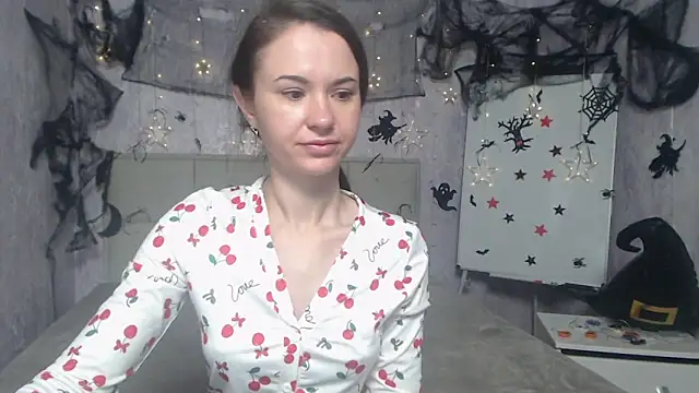 Snapshot of KaraCriegs chatting on 19, 10, 2025 KaraCriegs online show from 19, 10, 2025