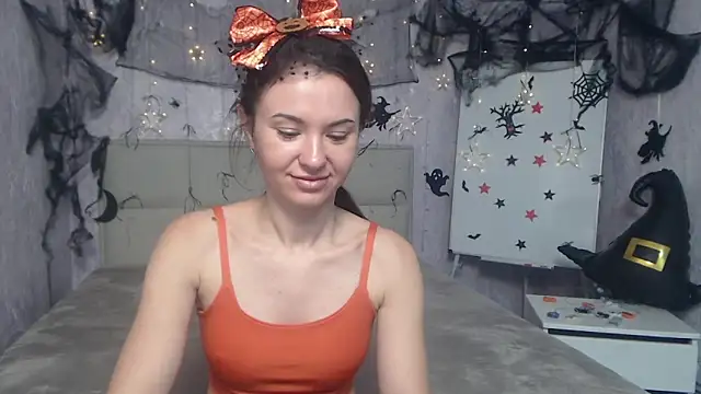 Snapshot of KaraCriegs chatting on 20, 10, 2025 KaraCriegs online show from 20, 10, 2025