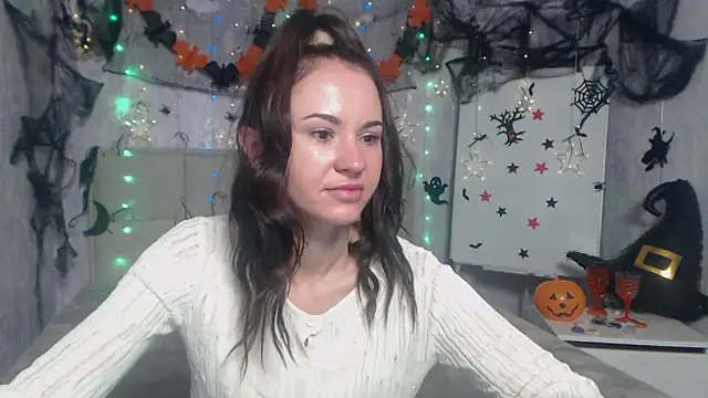 Snapshot of KaraCriegs chatting on 23, 10, 2025 KaraCriegs online show from 23, 10, 2025