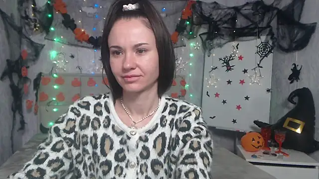 Snapshot of KaraCriegs chatting on 26, 10, 2025 KaraCriegs online show from 26, 10, 2025