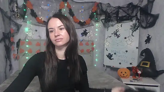 Snapshot of KaraCriegs chatting on 31, 10, 2025 KaraCriegs online show from 31, 10, 2025