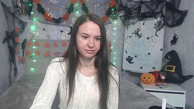 Snapshot of KaraCriegs chatting on 1, 11, 2025 KaraCriegs online show from 1, 11, 2025