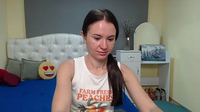 Snapshot of KaraCriegs chatting on 7, 11, 2025 KaraCriegs online show from 7, 11, 2025