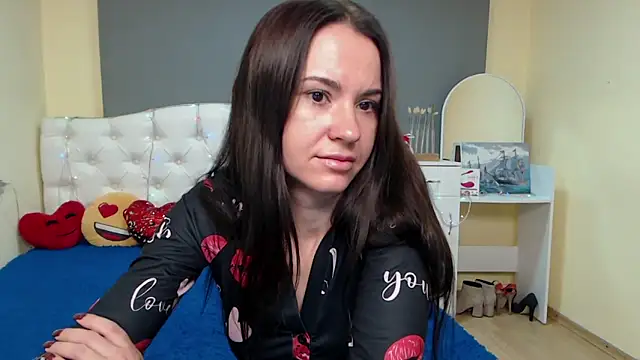 Snapshot of KaraCriegs chatting on 2, 12, 2025 KaraCriegs online show from 2, 12, 2025