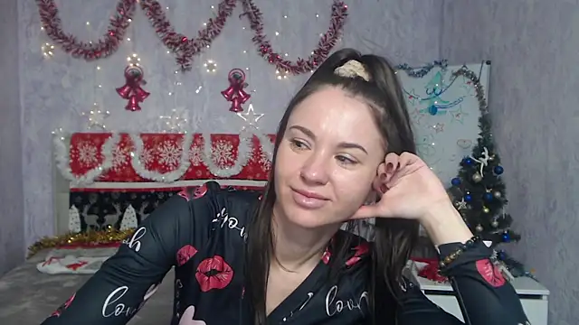 Snapshot of KaraCriegs chatting on 13, 12, 2025 KaraCriegs online show from 13, 12, 2025