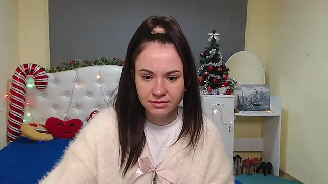 Snapshot of KaraCriegs chatting on 19, 12, 2025 KaraCriegs online show from 19, 12, 2025