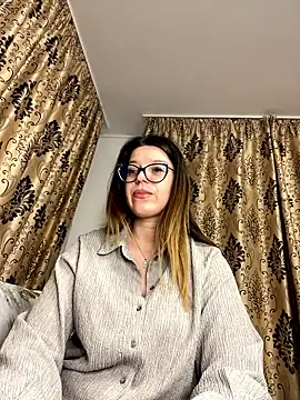 NadiraNoor online show from 17, 11, 2025