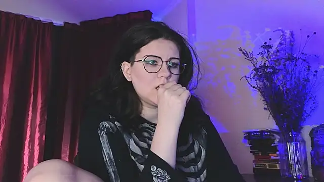 Snapshot of Laura_Karamazov chatting on 21, 12, 2024 Laura Karamazov online show from 21, 12, 2024