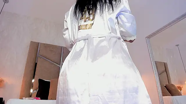 Martinaa Jones  online show from 9, 3, 2026