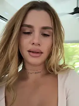 EmiliaCatalina online show from 22, 11, 2025