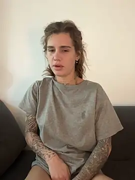 EmiliaCatalina online show from 15, 2, 2026