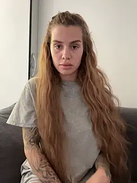 EmiliaCatalina online show from 23, 2, 2026