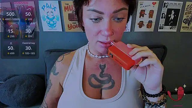 Snapshot of EllieOz chatting on 15, 6, 2026 EllieOz online show from 15, 6, 2026