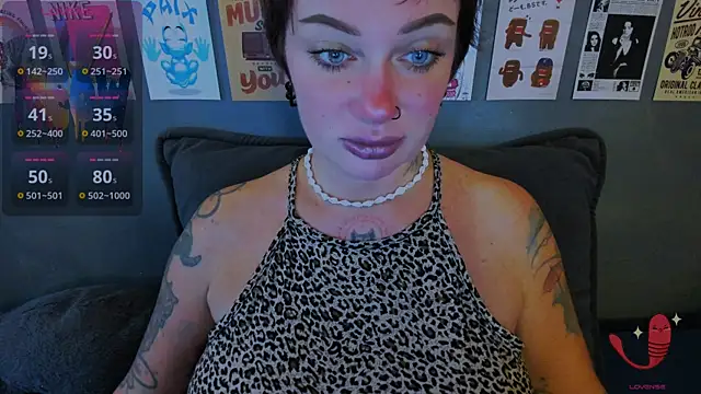 Snapshot of EllieOz chatting on 3, 7, 2026 EllieOz online show from 3, 7, 2026