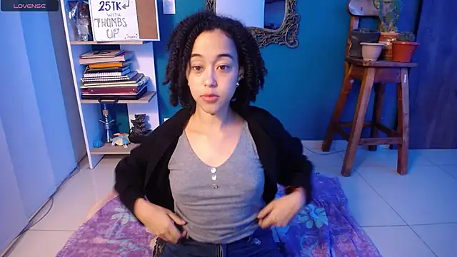 Snapshot of ela_0 chatting on 28, 10, 2025 ela 0 online show from 28, 10, 2025