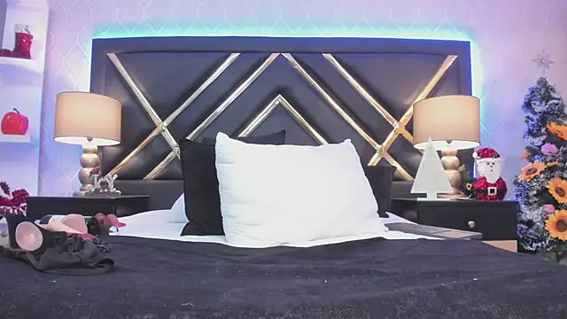 Snapshot of AdelaBrown chatting on 17, 12, 2024 AdelaBrown online show from 17, 12, 2024