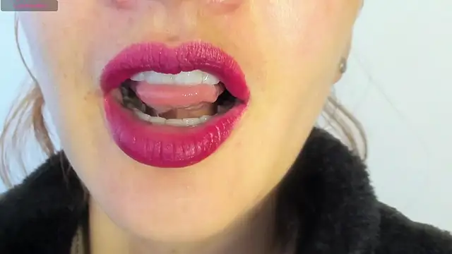 queen fetish online show from 15, 4, 2026