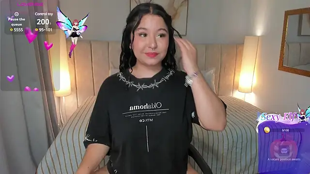 Snapshot of Atenea_cuteee chatting on 8, 1, 2025 Atenea cuteee online show from 8, 1, 2025