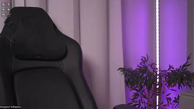 Snapshot of BellaGiaxx chatting on 30, 10, 2025 BellaGiaxx online show from 30, 10, 2025