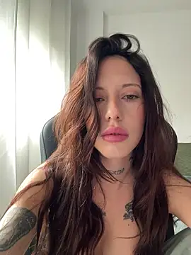 Snapshot of BellaGiaxx chatting on 17, 11, 2025 BellaGiaxx online show from 17, 11, 2025