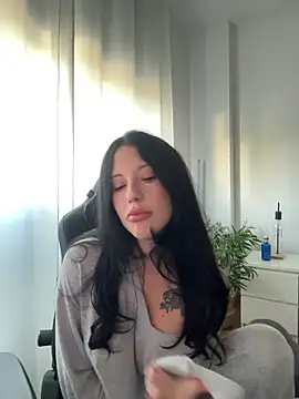 Snapshot of BellaGiaxx chatting on 3, 12, 2025 BellaGiaxx online show from 3, 12, 2025